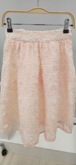 صورة طقم تيور بوزة لؤلؤية وفينكة كرستال وتنوره دانتيل فرنسي